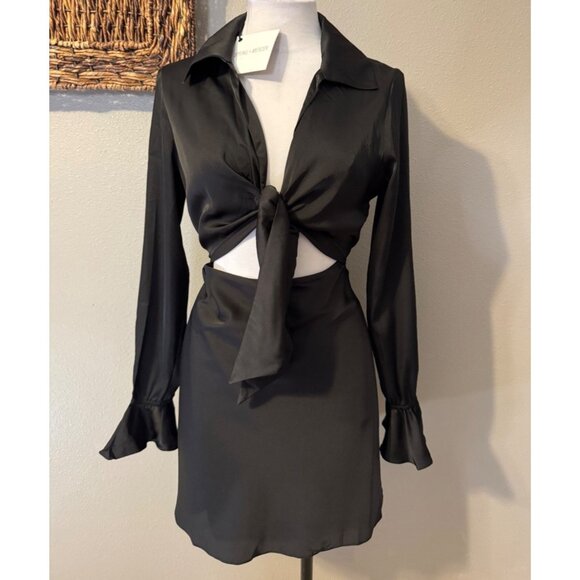 Spring & Mercer Dress L Black Long Flutter Sleeve Tie Front Cut Out NEW - Picture 2 of 16